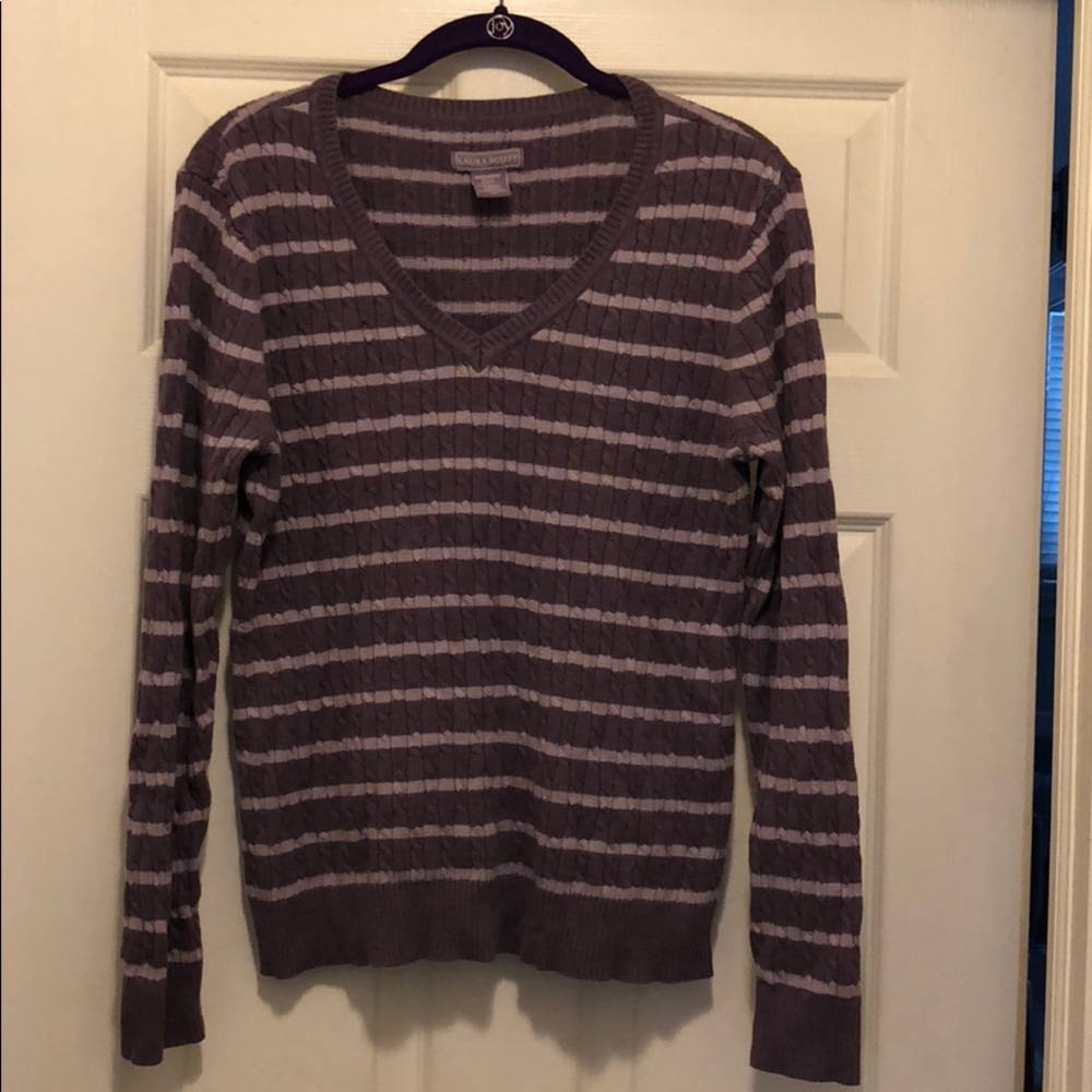 Adorable striped  v-neck sweater